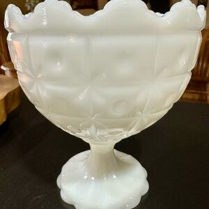Vintage Napco 1185 elegant White Milk Glass Pedestal Bowl